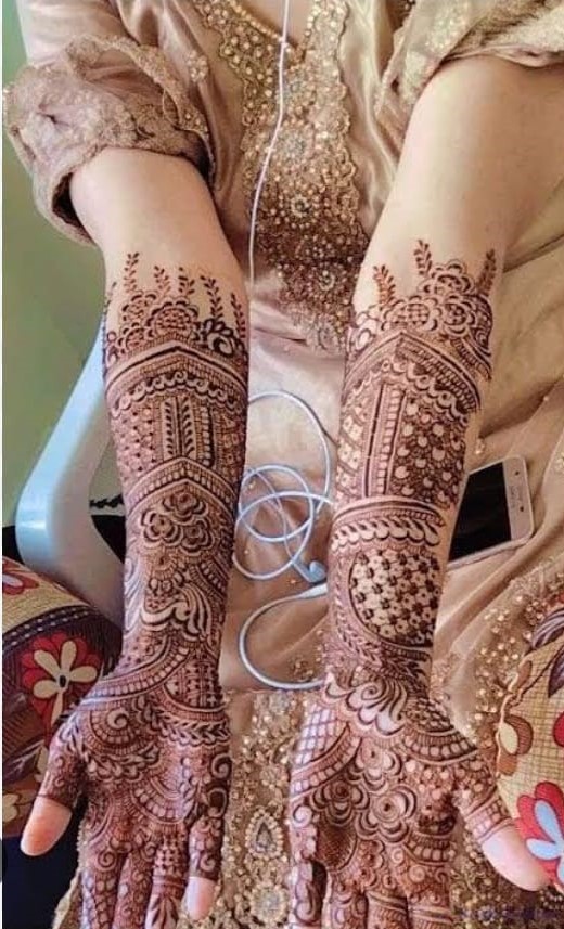 Aqsa Mehendi Artistica