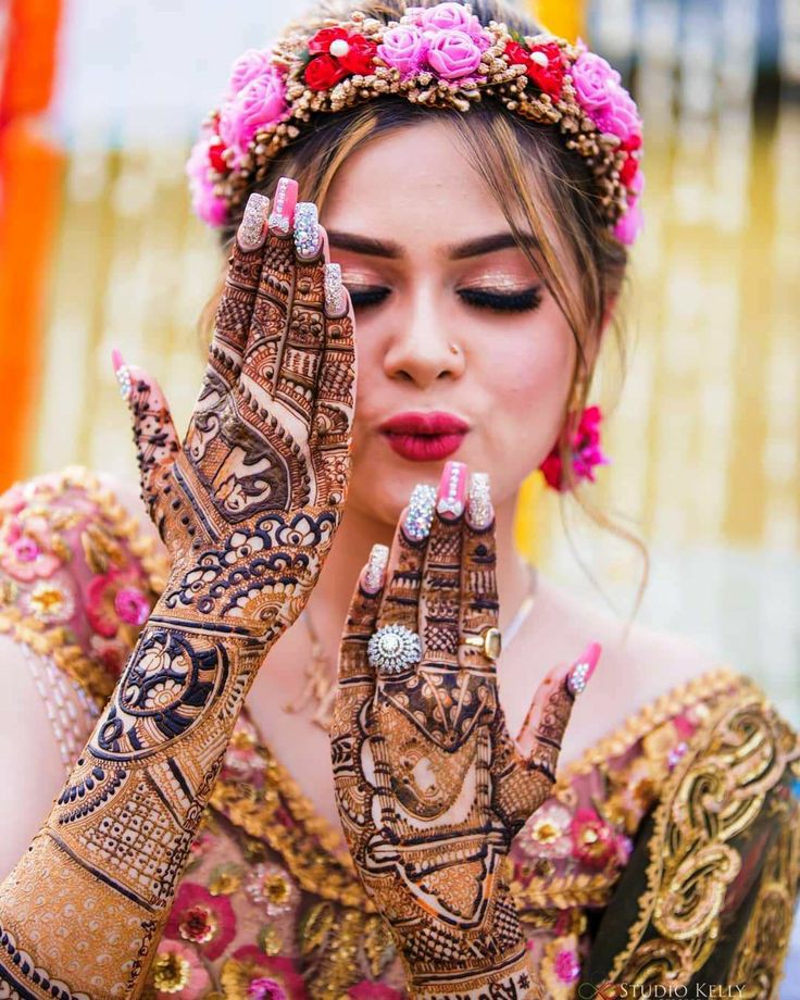 Unique Mehendi Art 