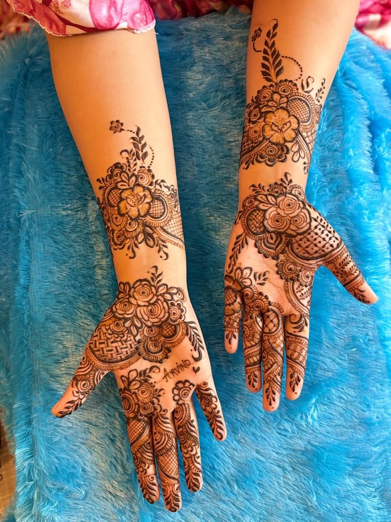 Uzma professional Mehendi Artist