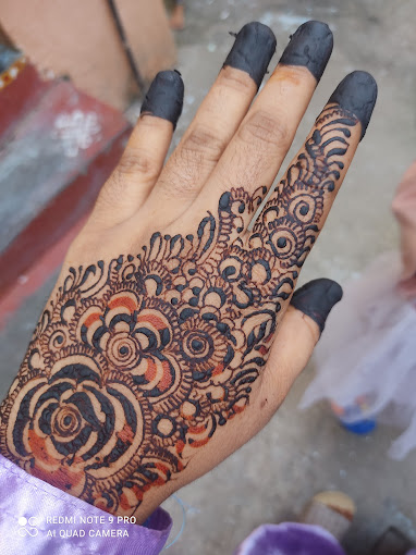 Sumaiya mehndi artist