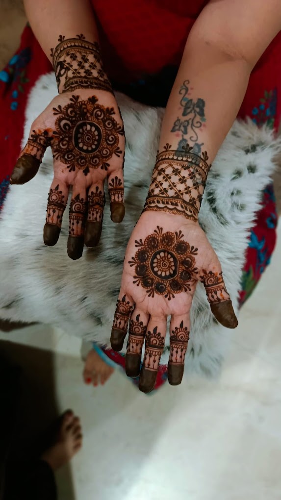 Asiya mehndi artist