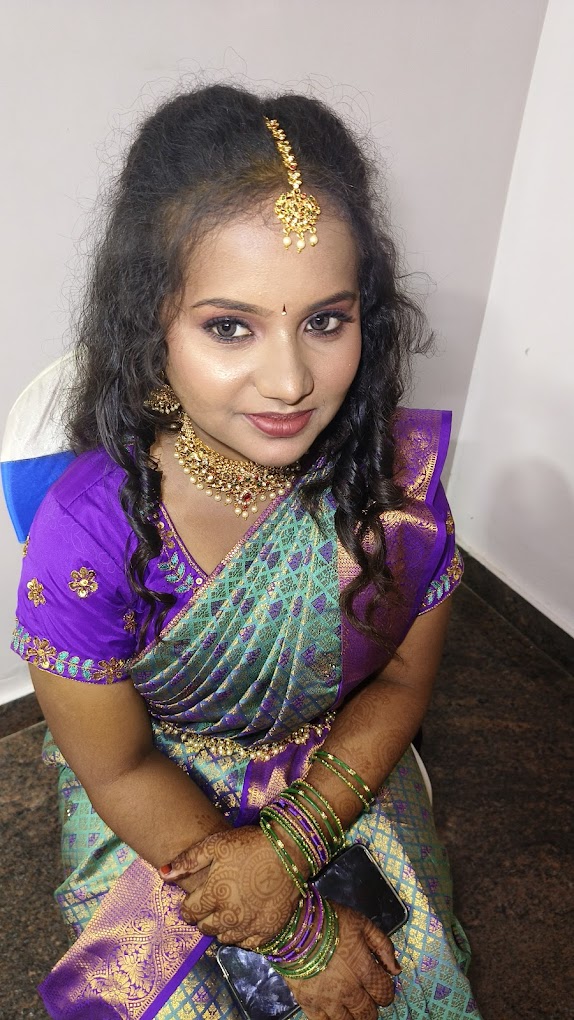 Meenakshi makeup artist