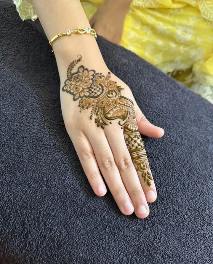 Nisha Mehendi